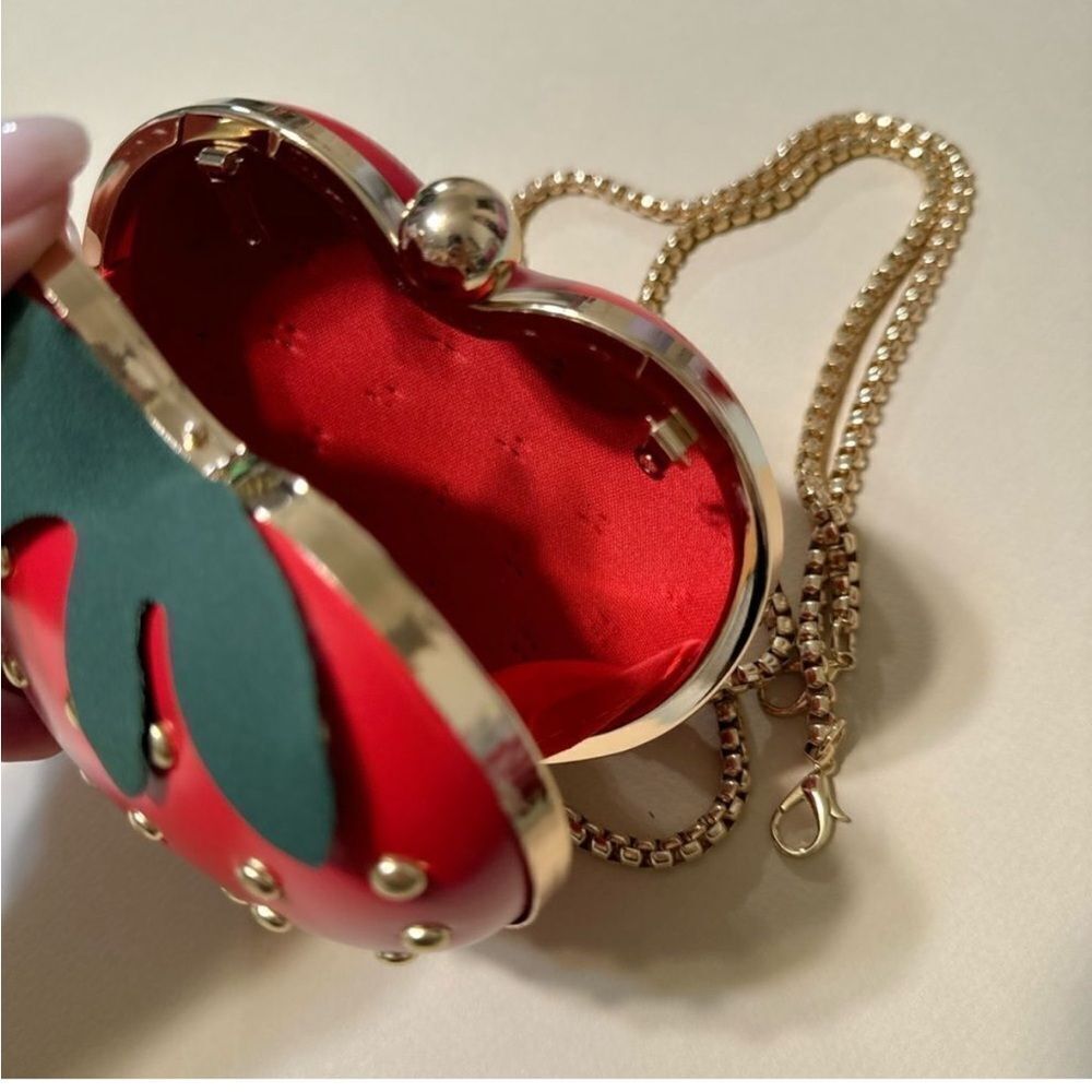 Strawberry Shaped Red Clutch Bag - Picture 6 of 6